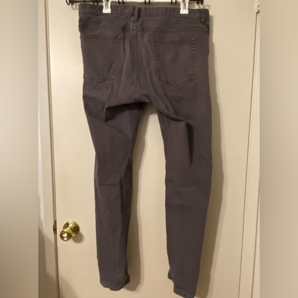 Bundle Listing 2/$8 Men’s Skinny Jeans - H&M and H&M Divided - Picture 9 of 9